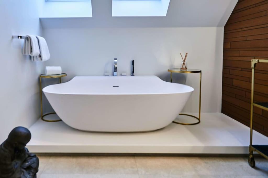 Luxurious 2 Bedroom Penthouse Apartment